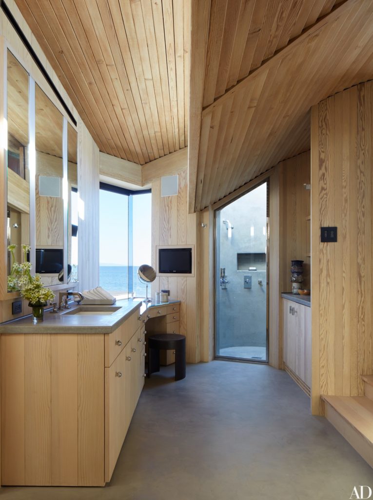 John Lautner - Carbon Beach House renovation - bathroom