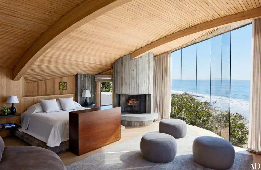 John Lautner - Carbon Beach House renovation - bedroom