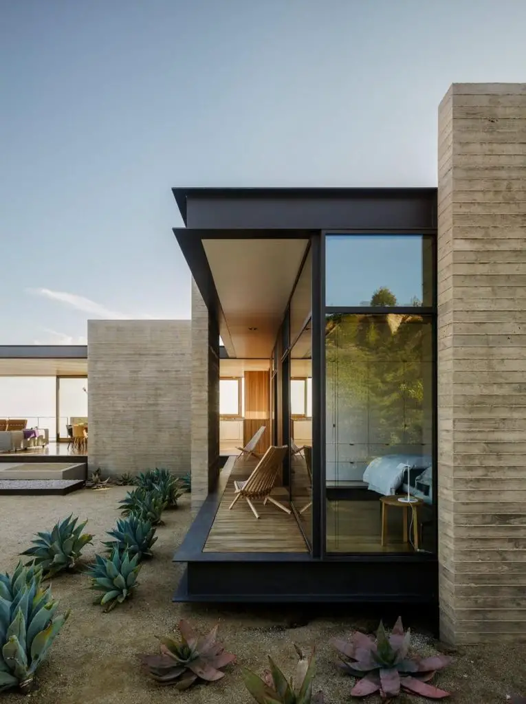 Santa Monica Modernist House - living outside view