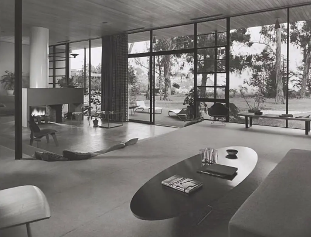 Case Study House #9 / Entenza House, 1950 Pacific Palisades, CA / Eames & Saarinen, architects © Julius Shulman