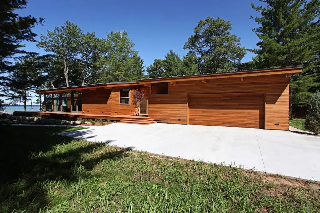 midcentury inspired lake house in Michigan - side view