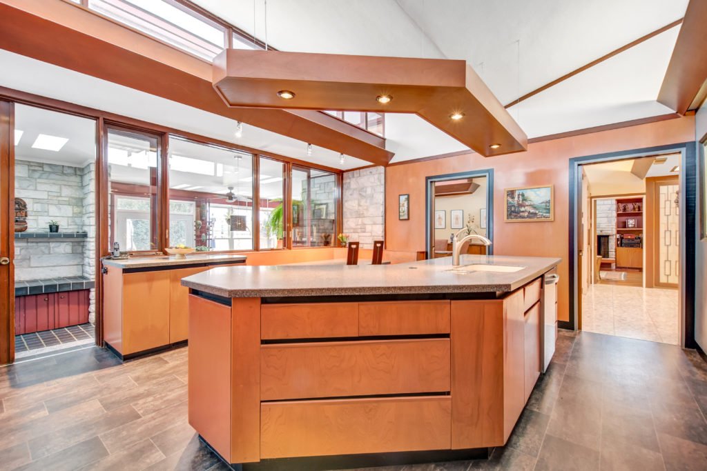 Frank Lloyd Wright Inspired Weiner Residence - Ottawa - kitchen
