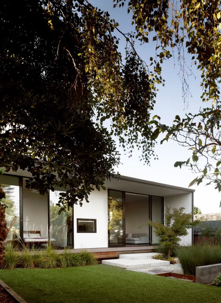 Modern ranch-style bungalow renovation - exterior