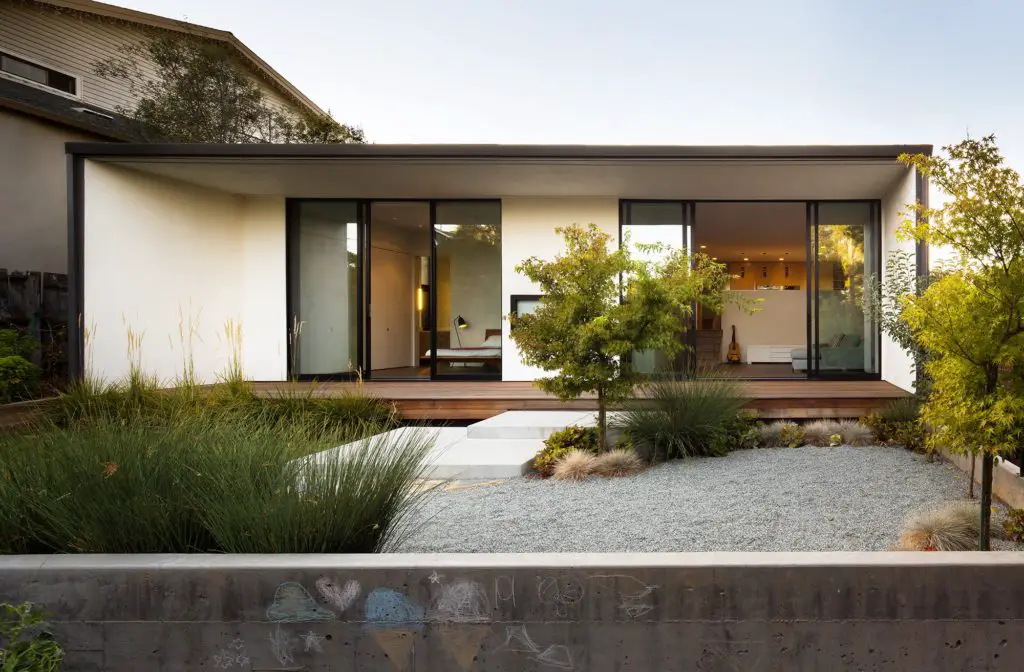 Modern ranch-style bungalow renovation - exterior