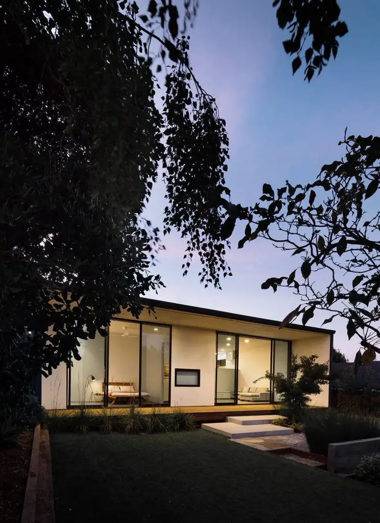 Modern ranch-style bungalow renovation - exterior