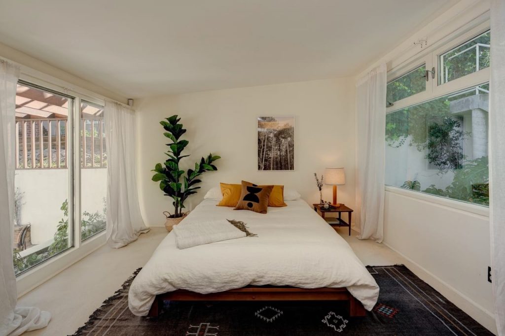 The Salkin House by John Lautner - bedroom