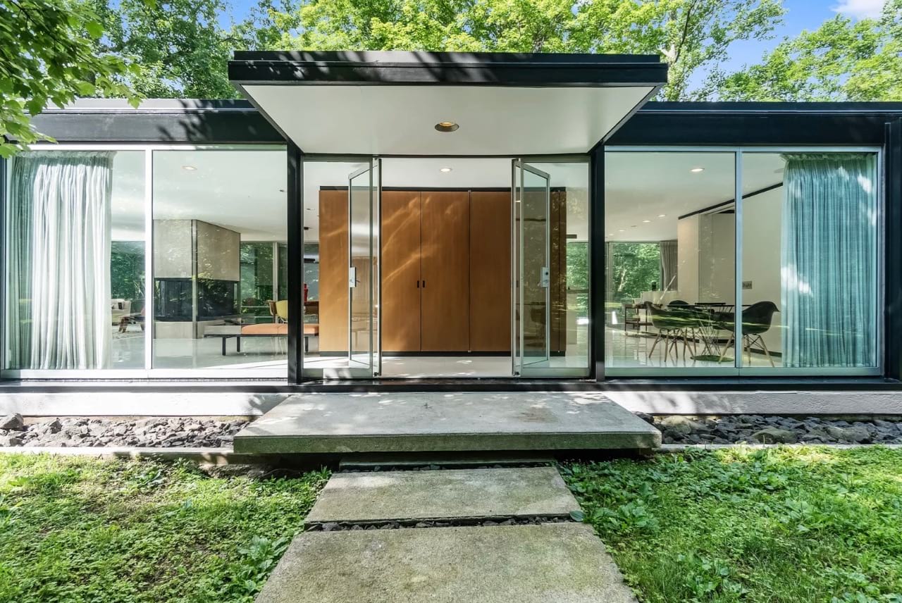 Modernist house in Amonk New York