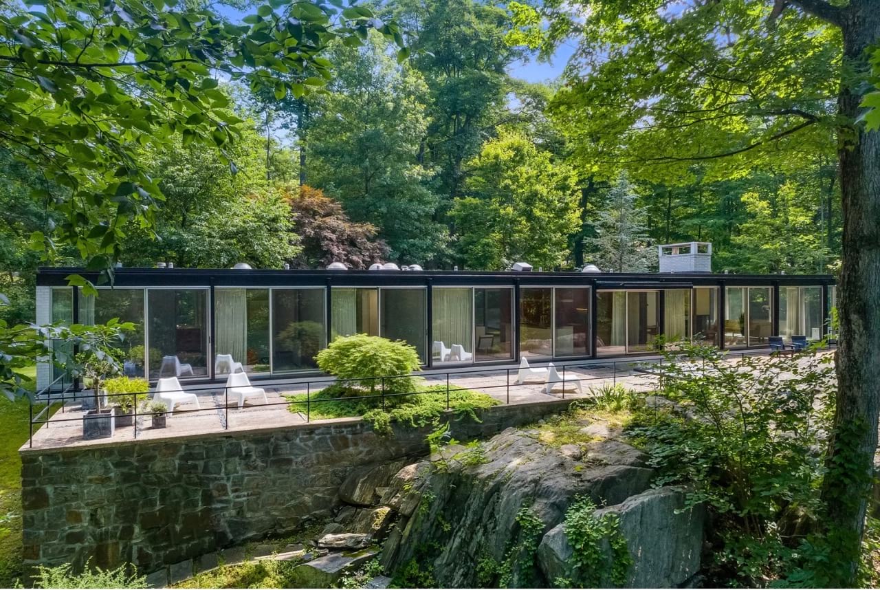 Modernist house in Amonk New York -