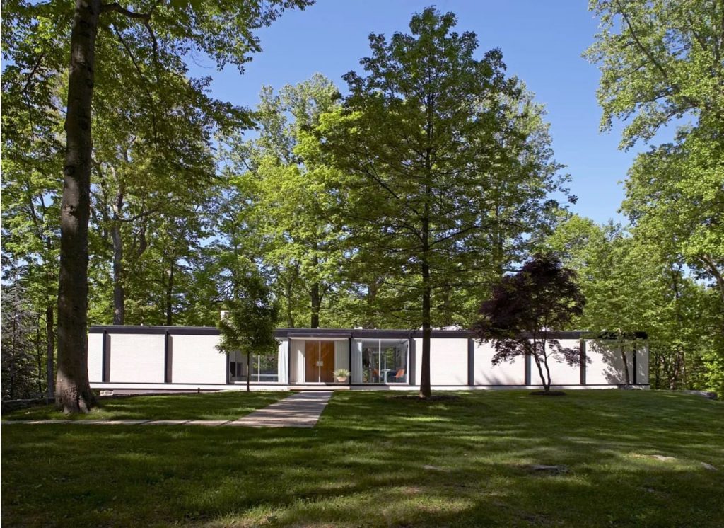 Modernist house in Amonk New York -