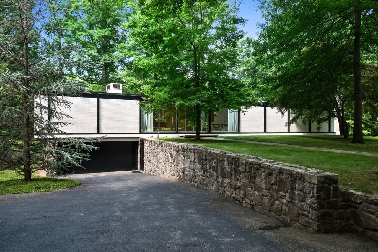Modernist house in Amonk New York -