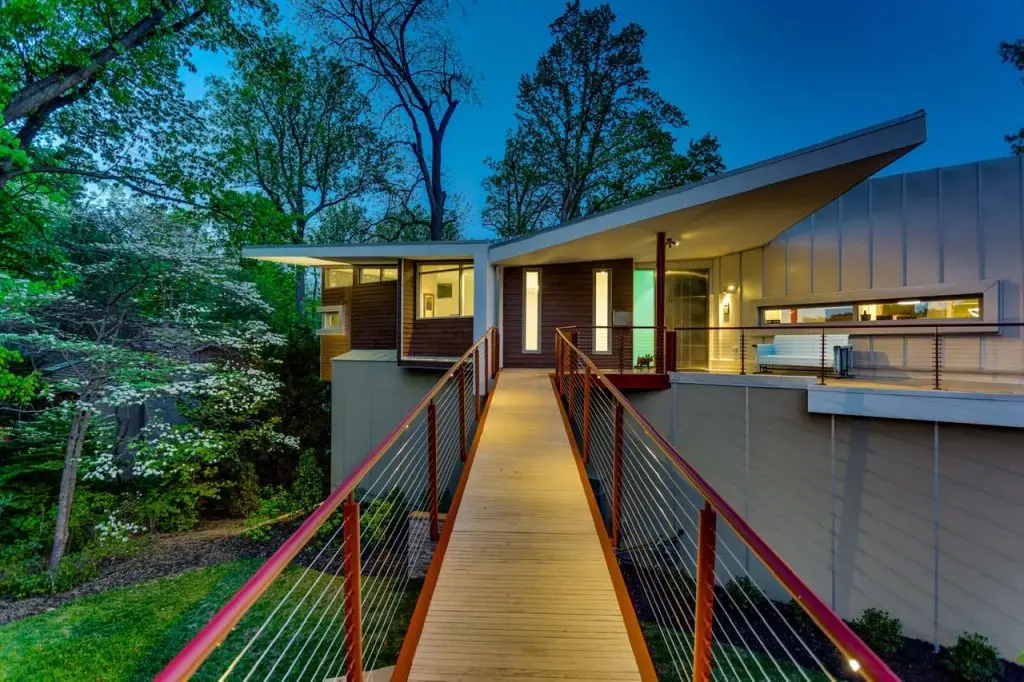 lakeside midcentury inspired house -