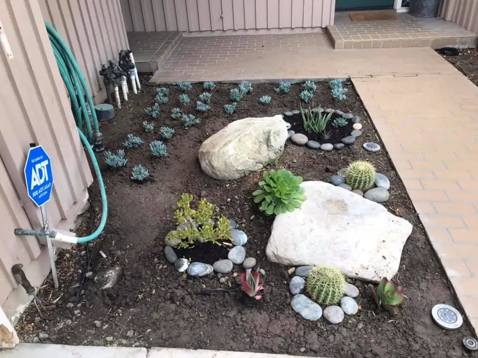 black mulch or gravel for landscaping?