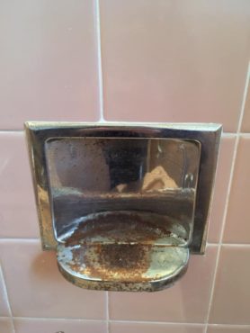 How to clean Midcentury rusty soap holder