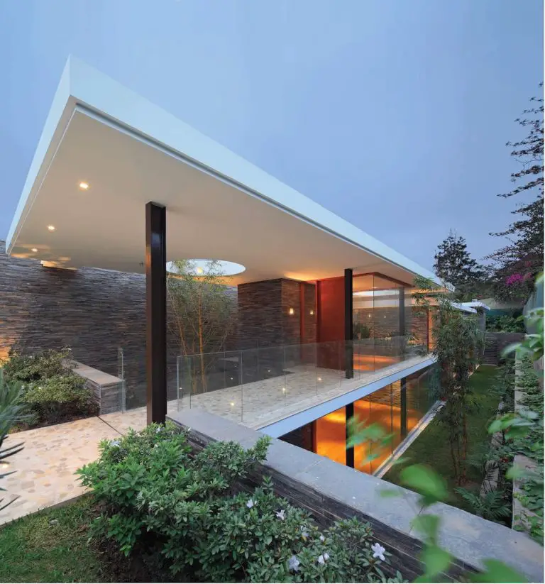 The Lineal Rooftop Casa Lineal Embraces Simplicity and a Connection to Nature - Mid ...