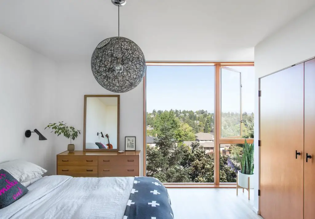 Irwin Caplan’s Laurelhurst -bedroom
