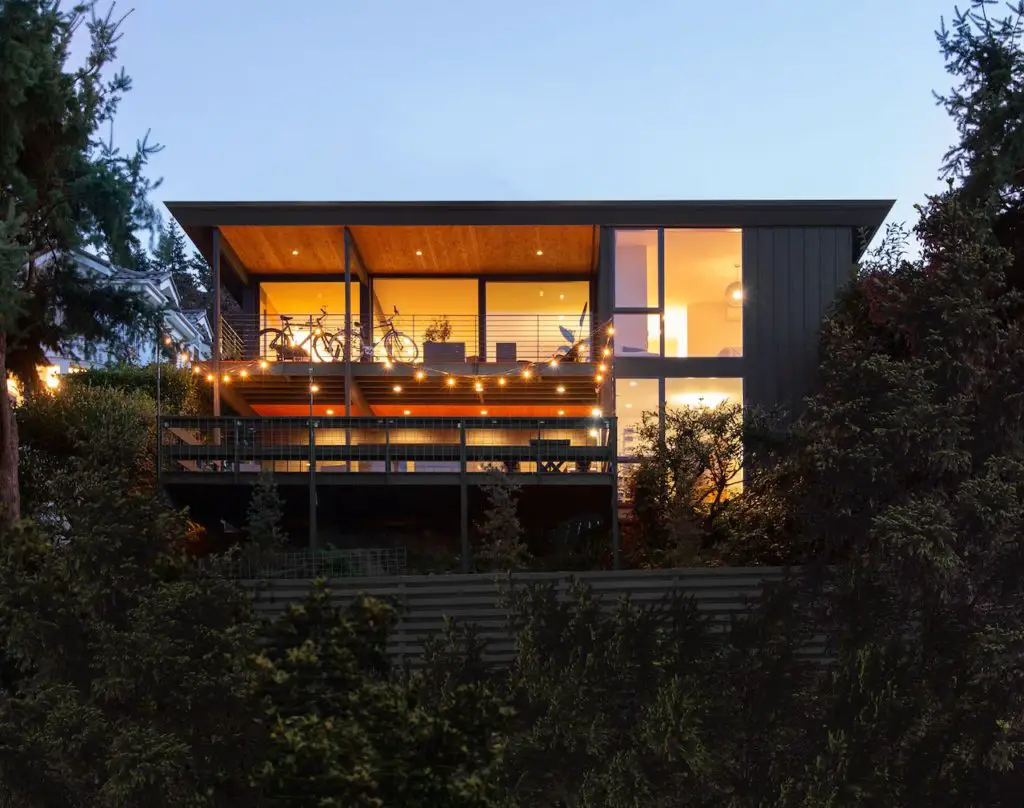 Irwin Caplan’s Laurelhurst - exterior night