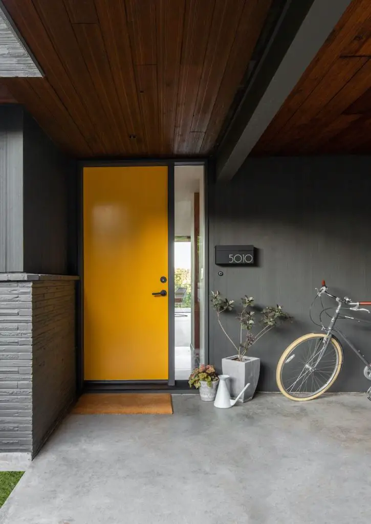 Irwin Caplan’s Laurelhurst - entrance door