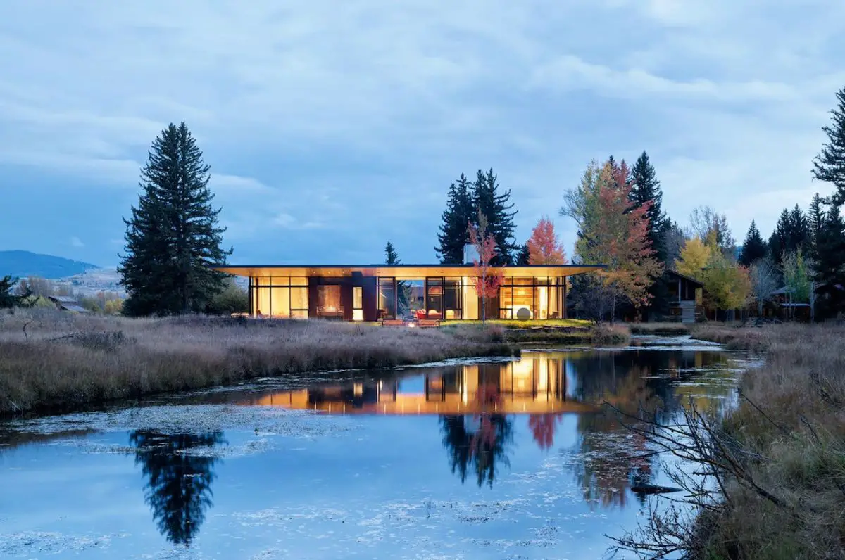 Queen’s Lane Pavilion Soaks in Wyoming’s Natural Beauty Mid Century Home