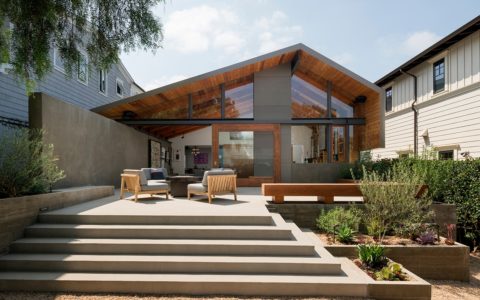 Beautifully-Landscaped House Inspired by Frank Lloyd Wright - Mid ...