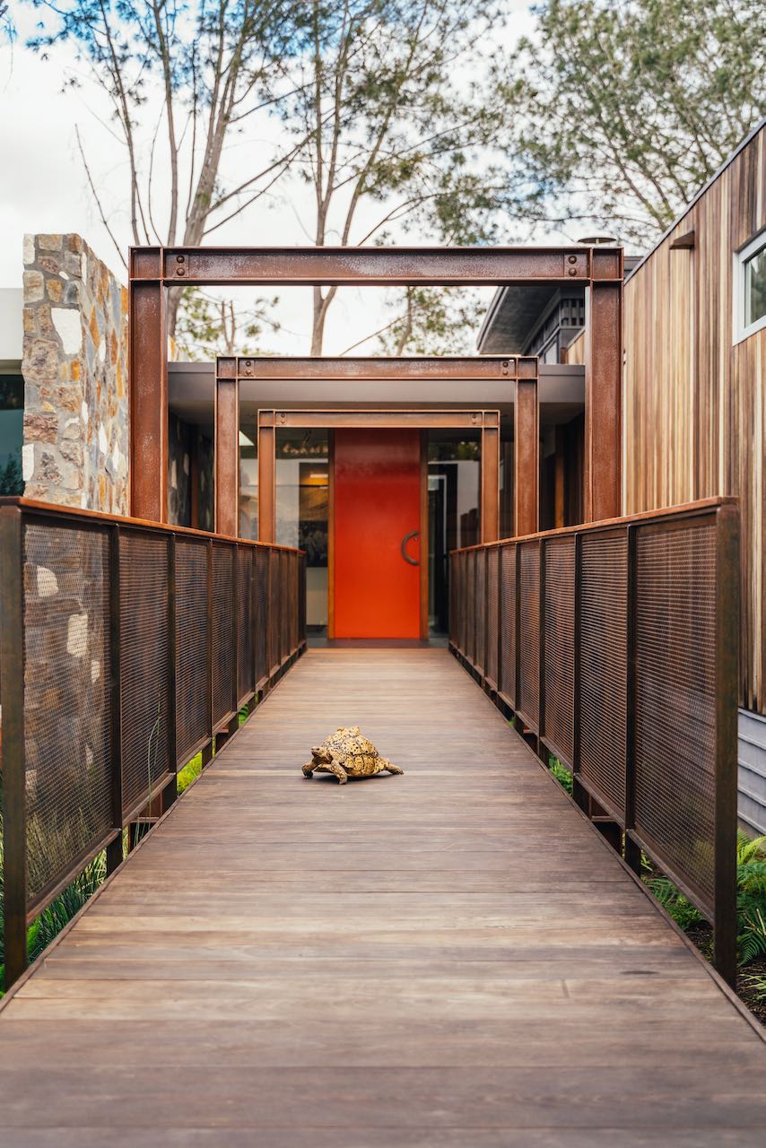 Midcentury post-and-beam house in Lugano Entrance