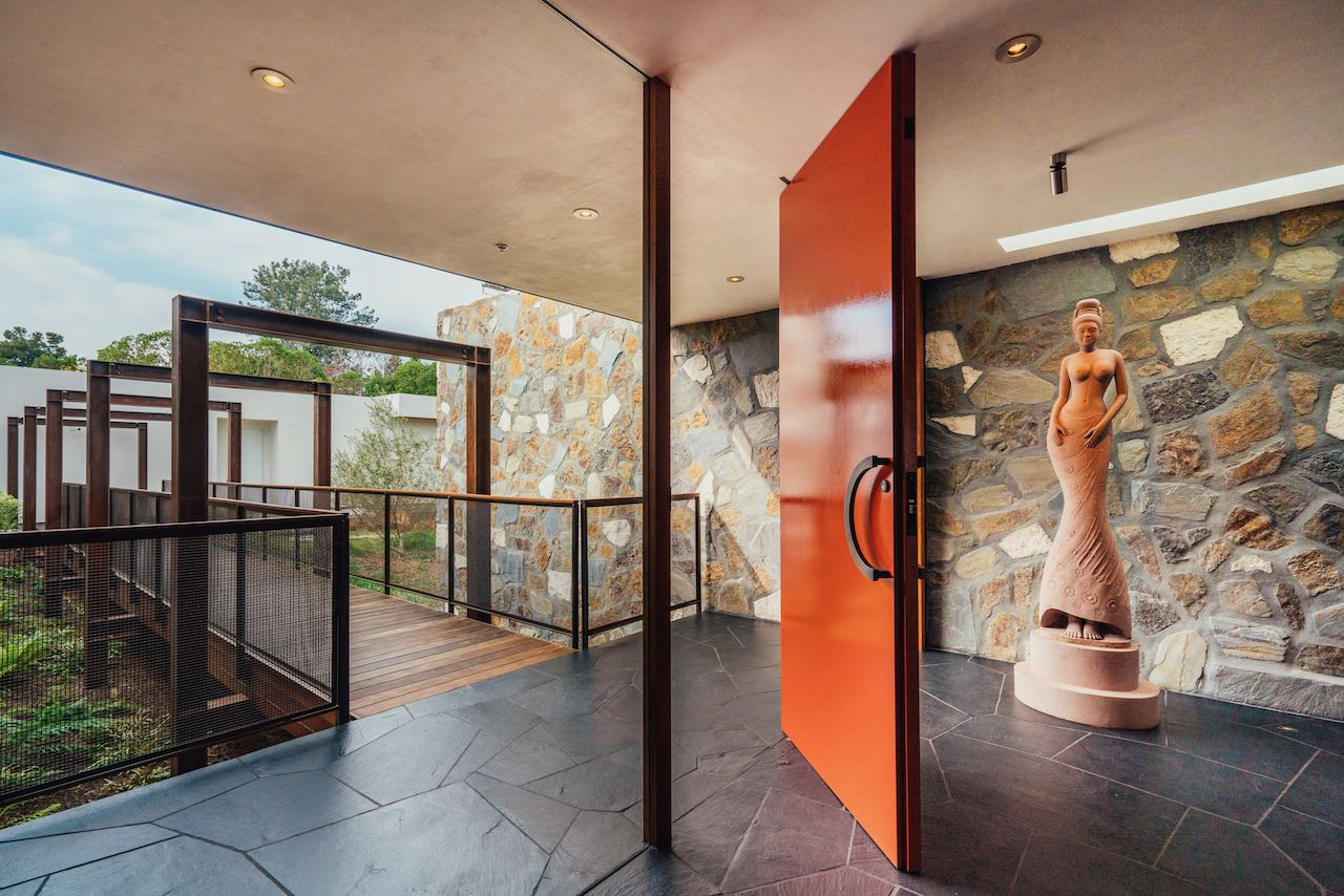 Midcentury post-and-beam house in Lugano Entrance