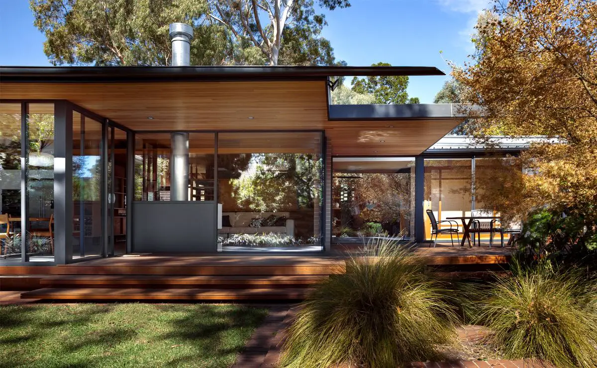 Torrense Park midcentury glass house