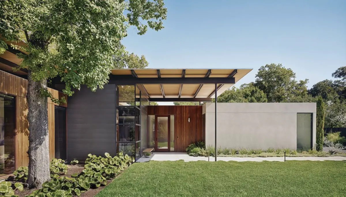 Deep Overhangs and a Strong Connection to the Outdoors The Canopy House Mid Century Home