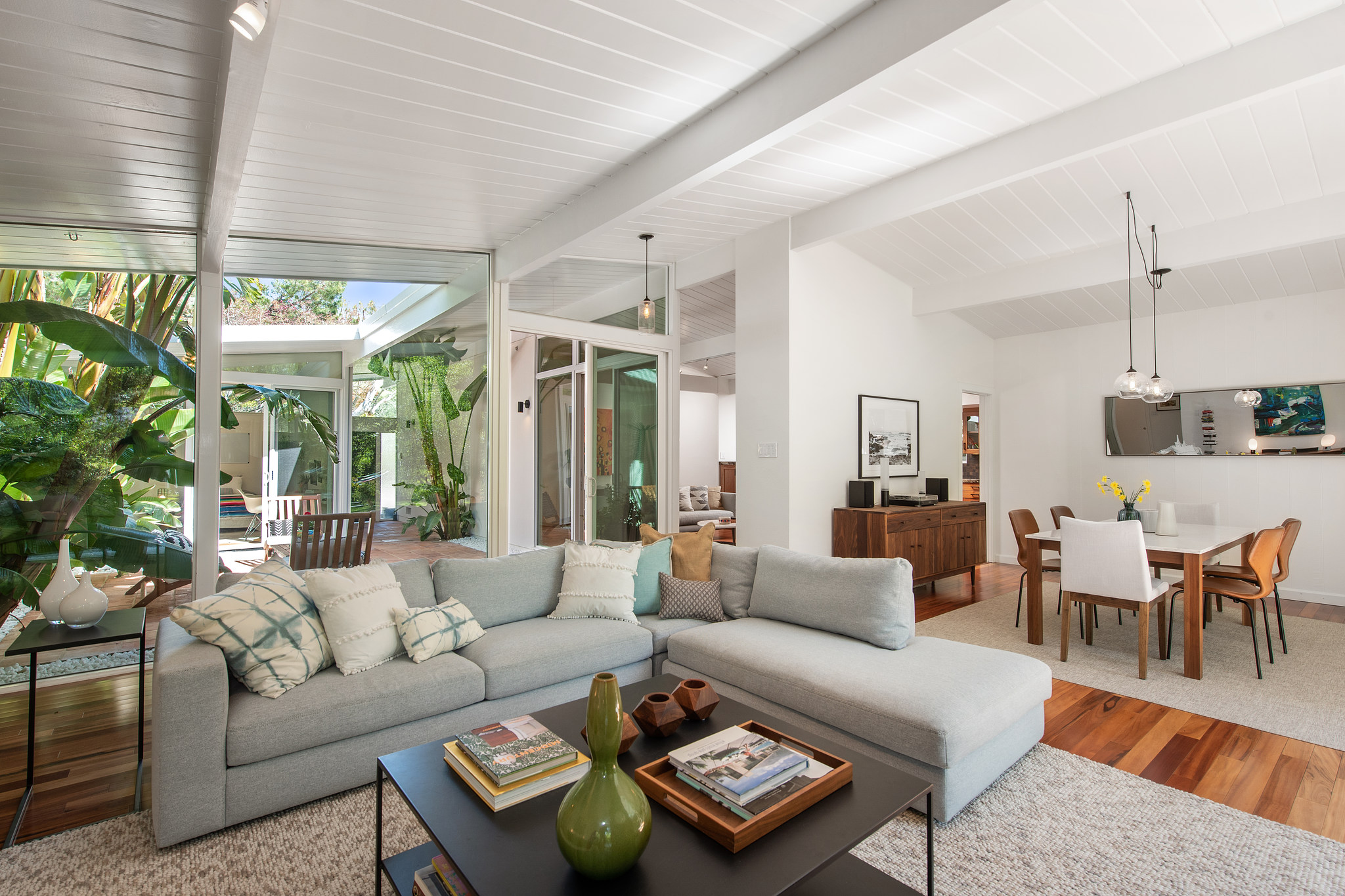 This Iconic Eichler Will Invite You to its Inside and Outside Spaces ...