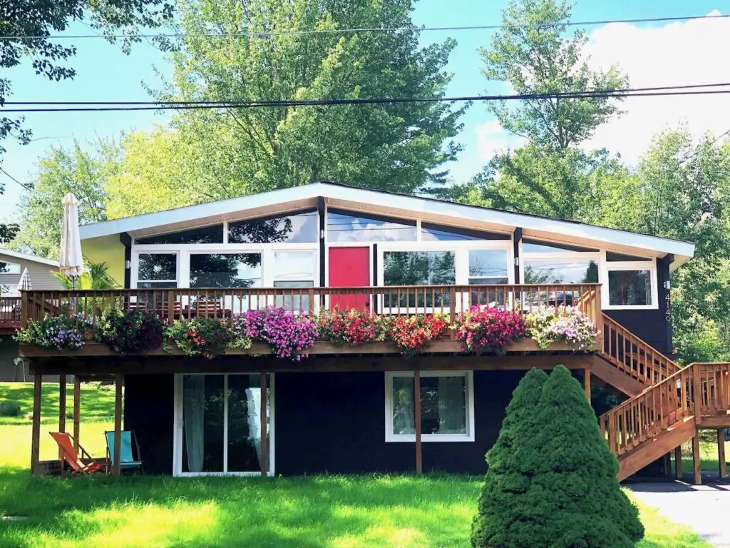 MID-CENTURY CHALET