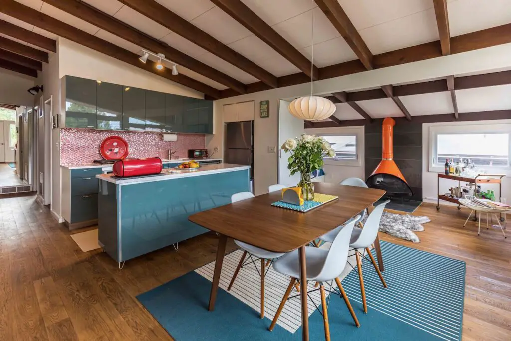 MID-CENTURY CHALET