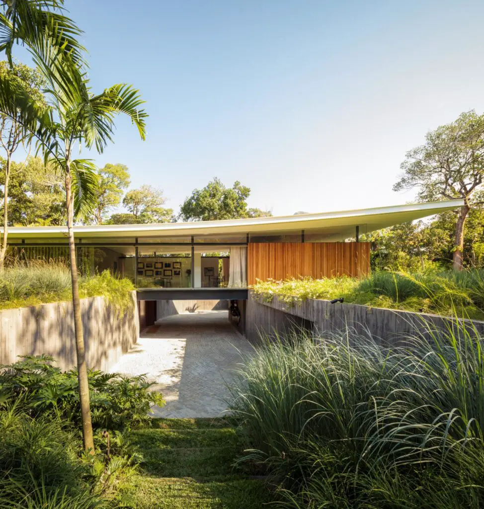 contemporary modernist house Brazil