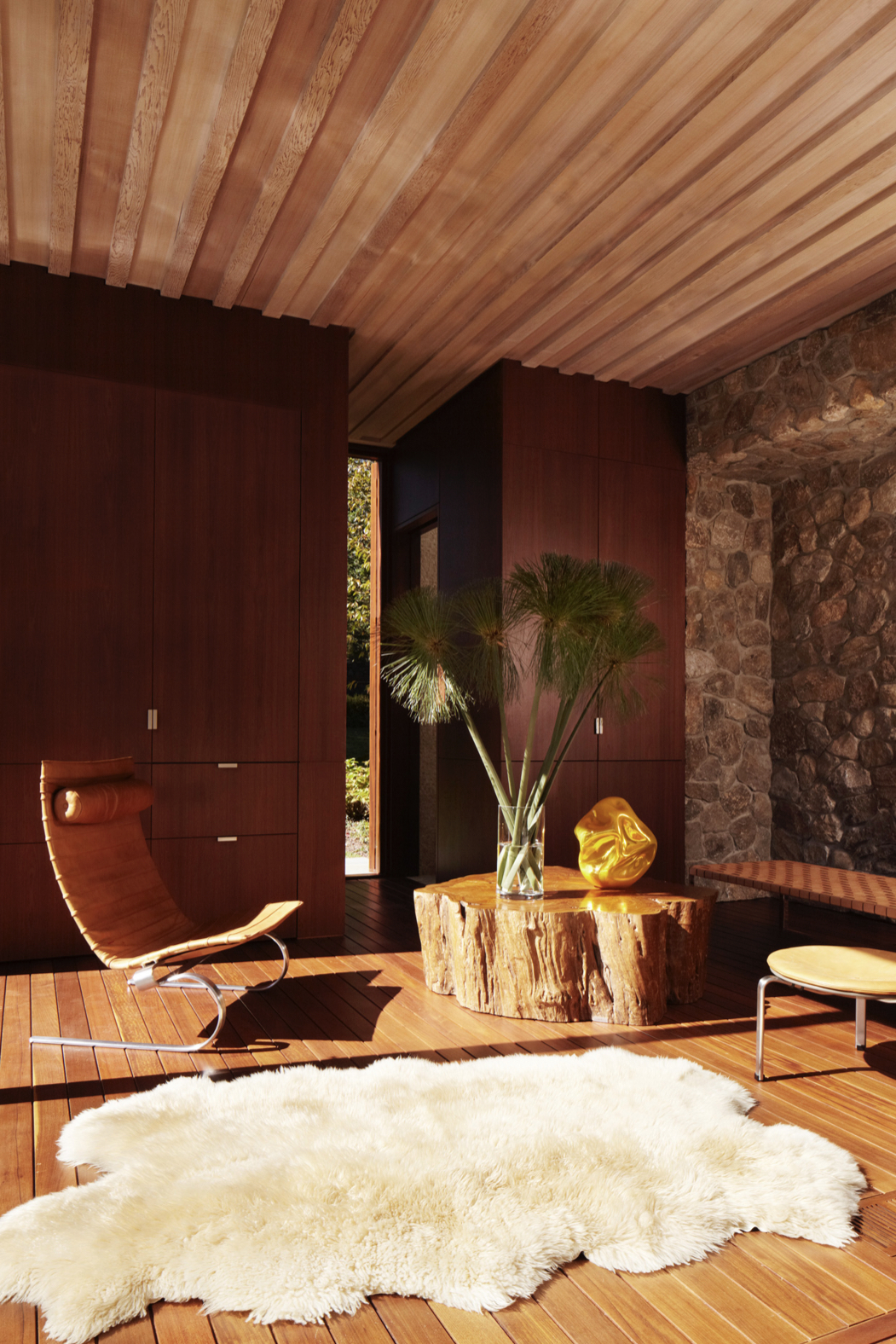 This Modernist Pool House Embraces Natural Materials - Mid Century Home