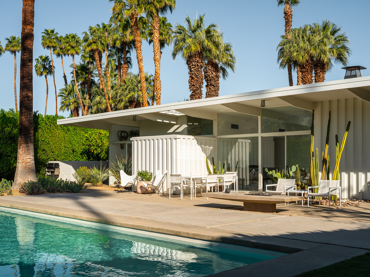 A Palm Springs Exclusive Enclave - Mid Century Home