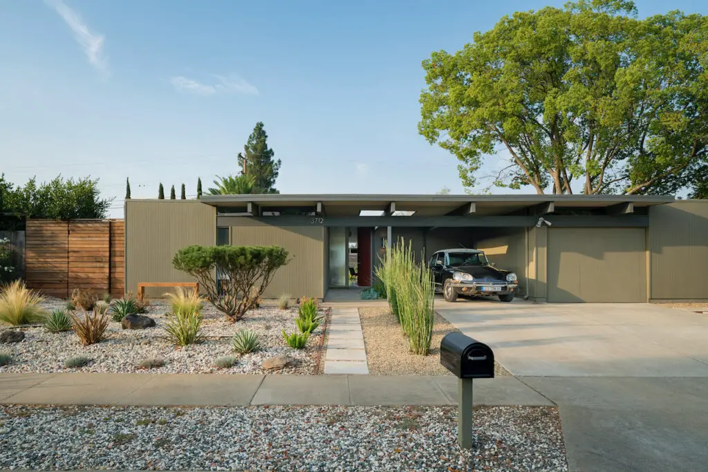 This Early Sixties Eichler Gets a New Lease on Life - Mid Century Home