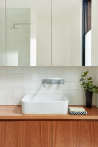 Modern brick house - bathroom