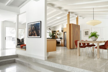 Timeless midcentury home Elegance - dining area