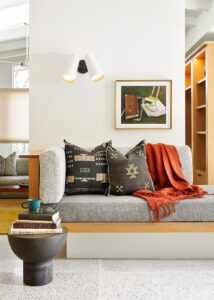 Timeless midcentury home Elegance - entrance