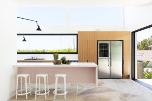 Midcentury glamour house in Australia - kitchen