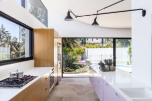 Midcentury glamour house in Australia - kitchen