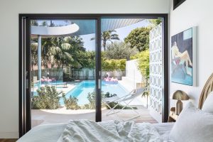 Midcentury glamour house in Australia - bedroom