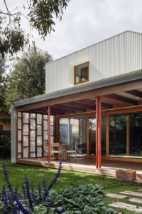 A modern Art Deco home extension - backyard