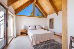 midcentury house for sale - Crystal Lake Michigan - bedroom
