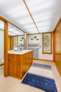 midcentury house for sale - Crystal Lake Michigan - bathroom