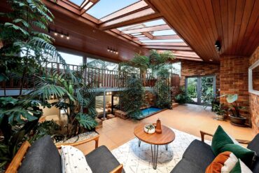 Midcentury home for sale Eaglemont - patio