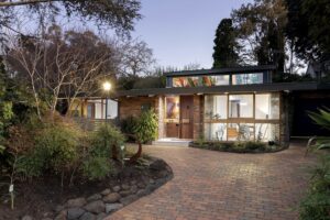 Midcentury home for sale Eaglemont - exterior
