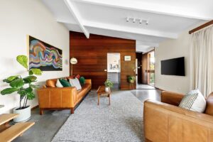 Midcentury home for sale Eaglemont - living room