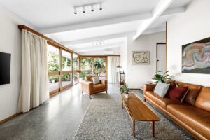 Midcentury home for sale Eaglemont - living room