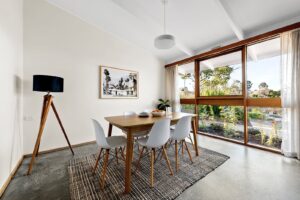 Midcentury home for sale Eaglemont - dining area