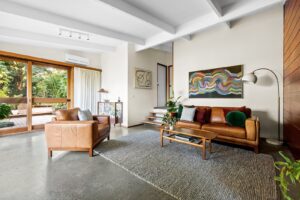 Midcentury home for sale Eaglemont - living room