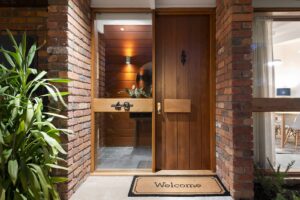 Midcentury home for sale Eaglemont - entrance